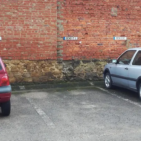 Le Blason Studio Spacieux Avec Parking Prive &wifi Lägenhet *