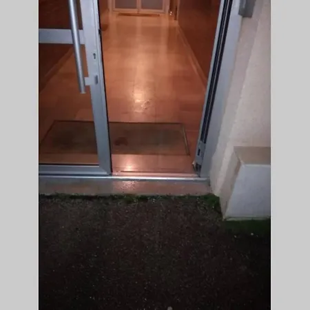 Le Blason Studio Spacieux Avec Parking Prive &wifi Lägenhet *