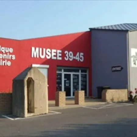 Le Blason Studio Spacieux Avec Parking Prive &wifi Lägenhet
