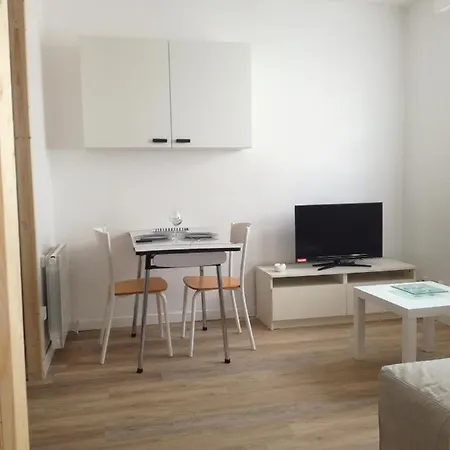 Lägenhet Le Blason Studio Spacieux Avec Parking Prive &wifi
